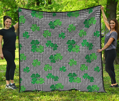 Shamrocks Houndstooth Pattern Print Quilt