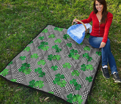 Shamrocks Houndstooth Pattern Print Quilt