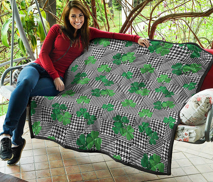 Shamrocks Houndstooth Pattern Print Quilt