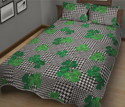 Shamrocks Houndstooth Pattern Print Quilt Bed Set