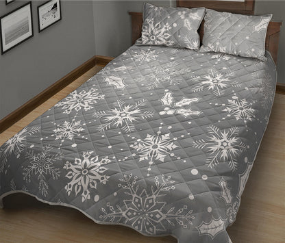 Silver And White Snowflake Pattern Print Quilt Bed Set