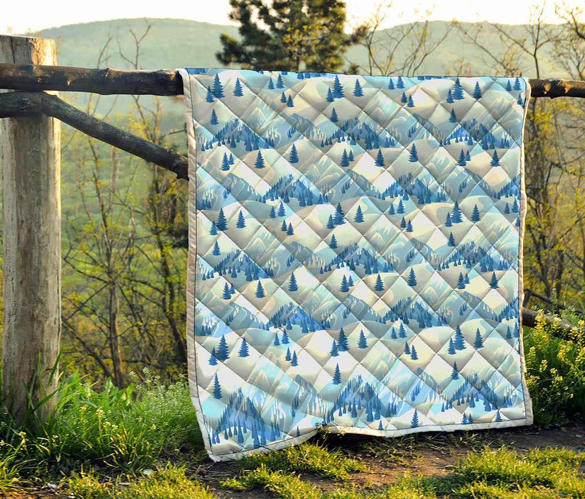 Skiing Mountain Print Quilt