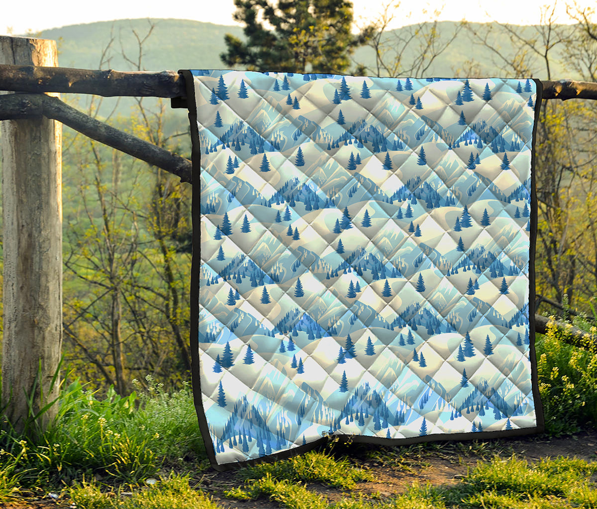 Skiing Mountain Print Quilt