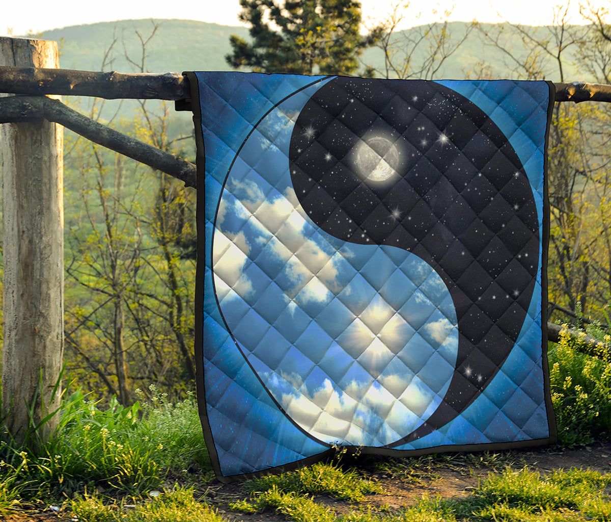 Sky And Space Yin Yang Print Quilt