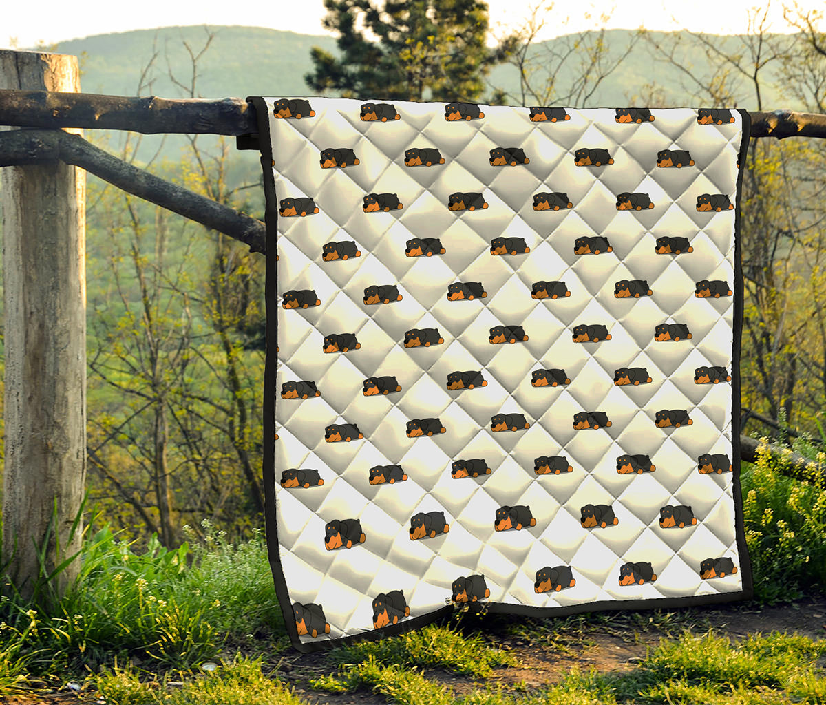 Sleeping Rottweiler Pattern Print Quilt
