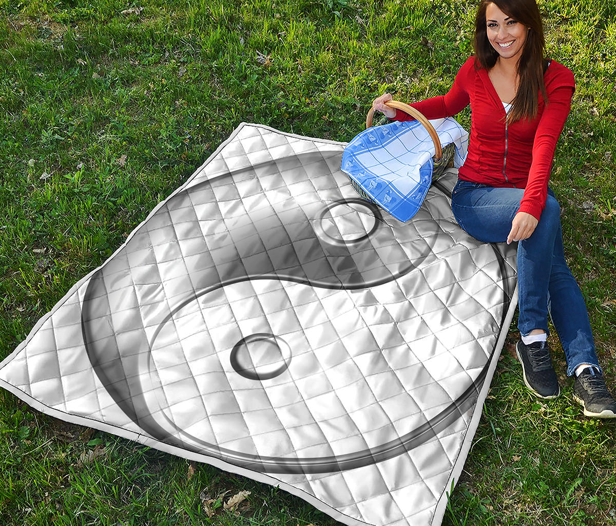 Sliver And White Yin Yang Print Quilt