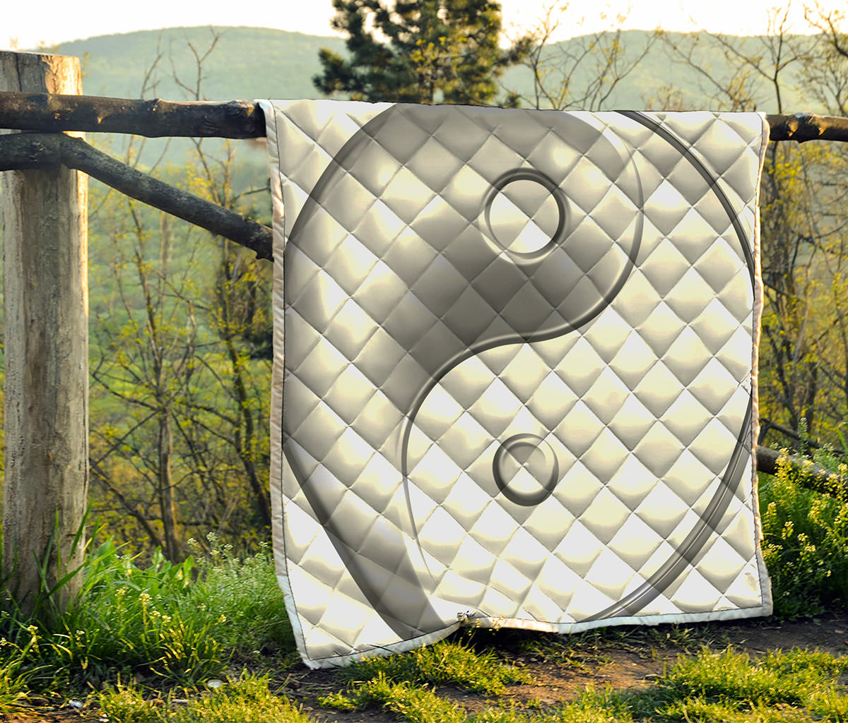 Sliver And White Yin Yang Print Quilt