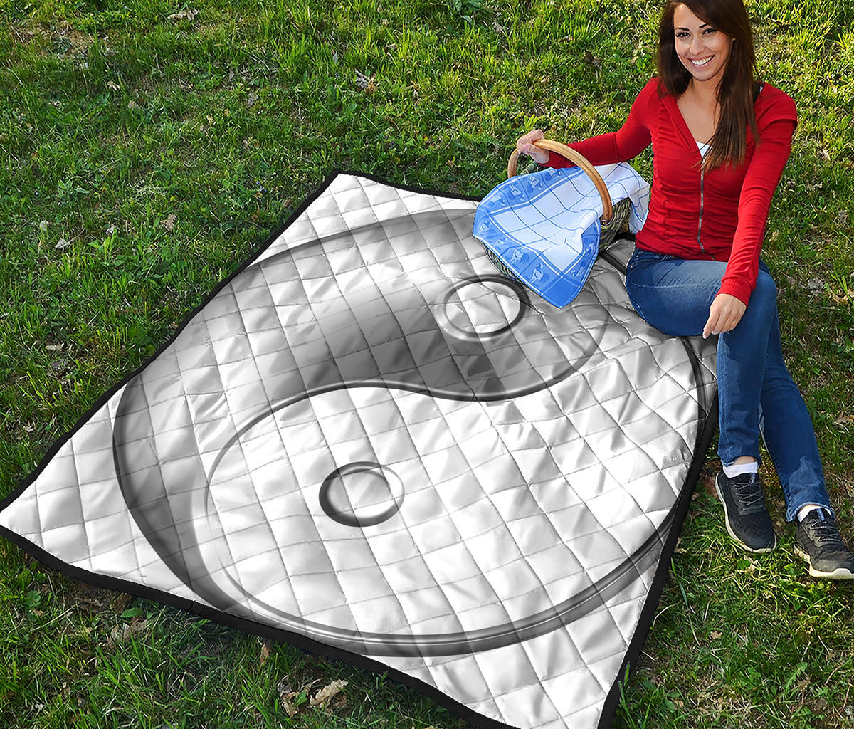 Sliver And White Yin Yang Print Quilt