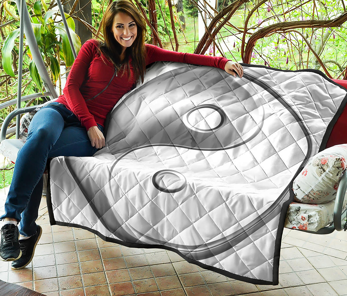 Sliver And White Yin Yang Print Quilt
