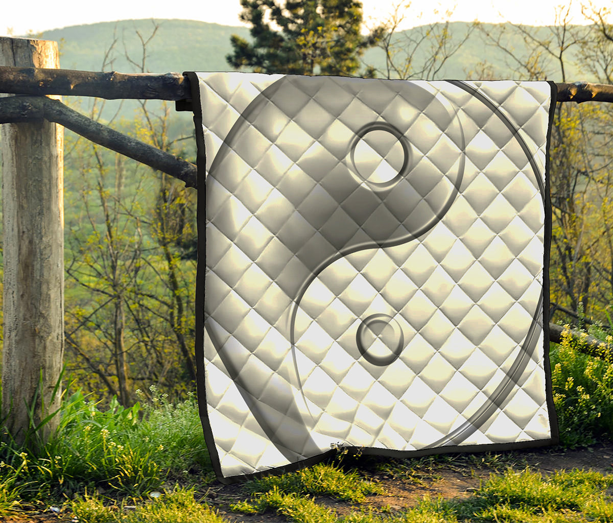 Sliver And White Yin Yang Print Quilt