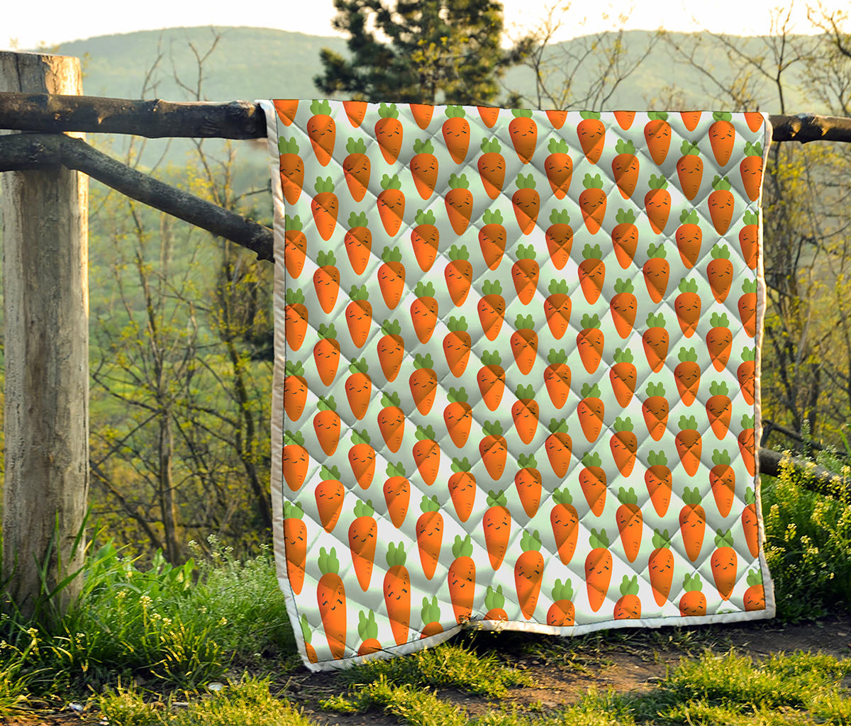 Smiling Carrot Pattern Print Quilt