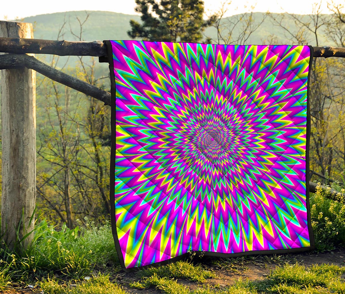 Spiky Spiral Moving Optical Illusion Quilt