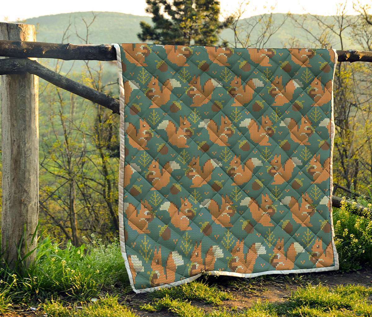 Squirrel Knitted Pattern Print Quilt