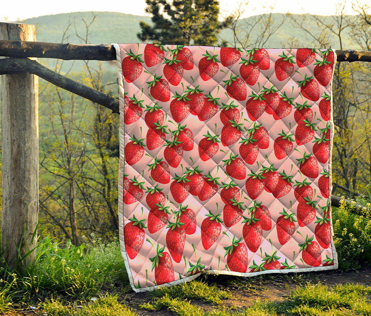Strawberry Fruit Pattern Print Quilt