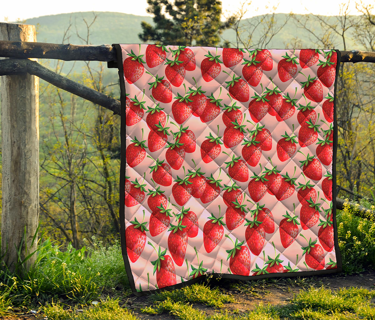 Strawberry Fruit Pattern Print Quilt