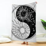 Sun And Moon Yin Yang Print Blanket