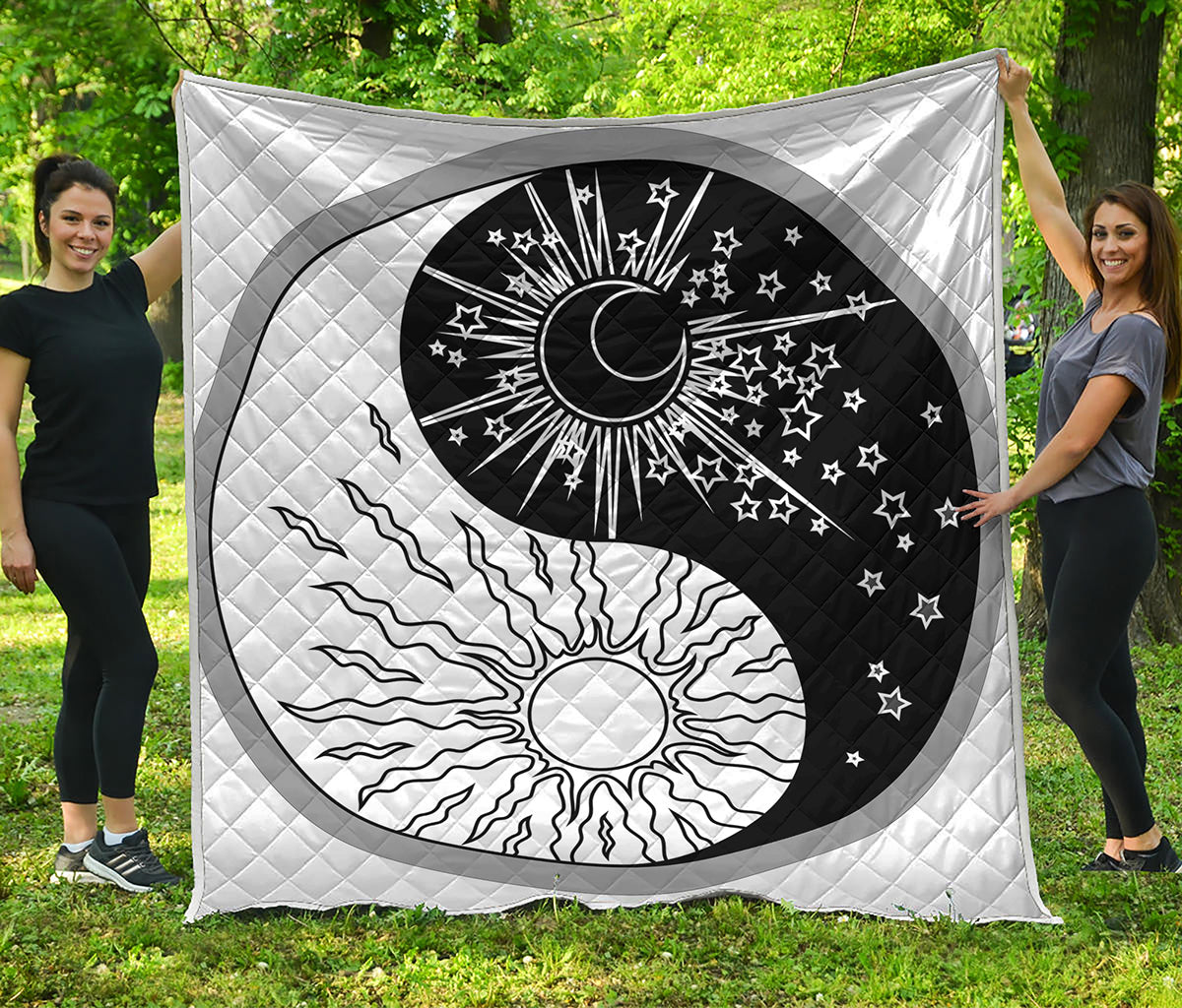 Sun And Moon Yin Yang Print Quilt