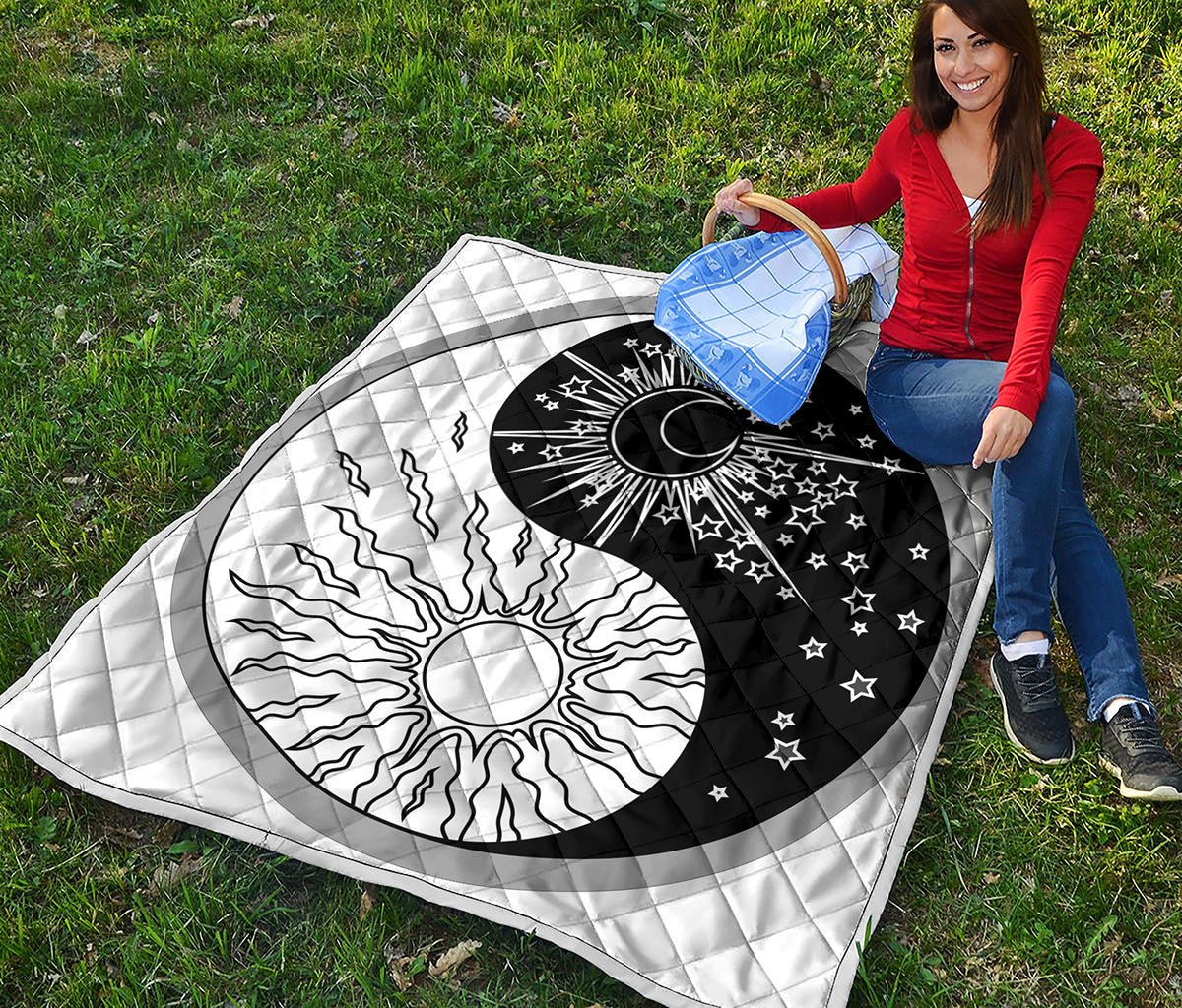 Sun And Moon Yin Yang Print Quilt