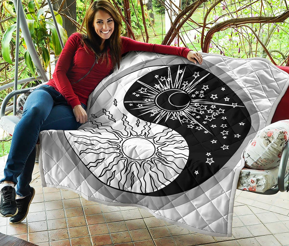 Sun And Moon Yin Yang Print Quilt