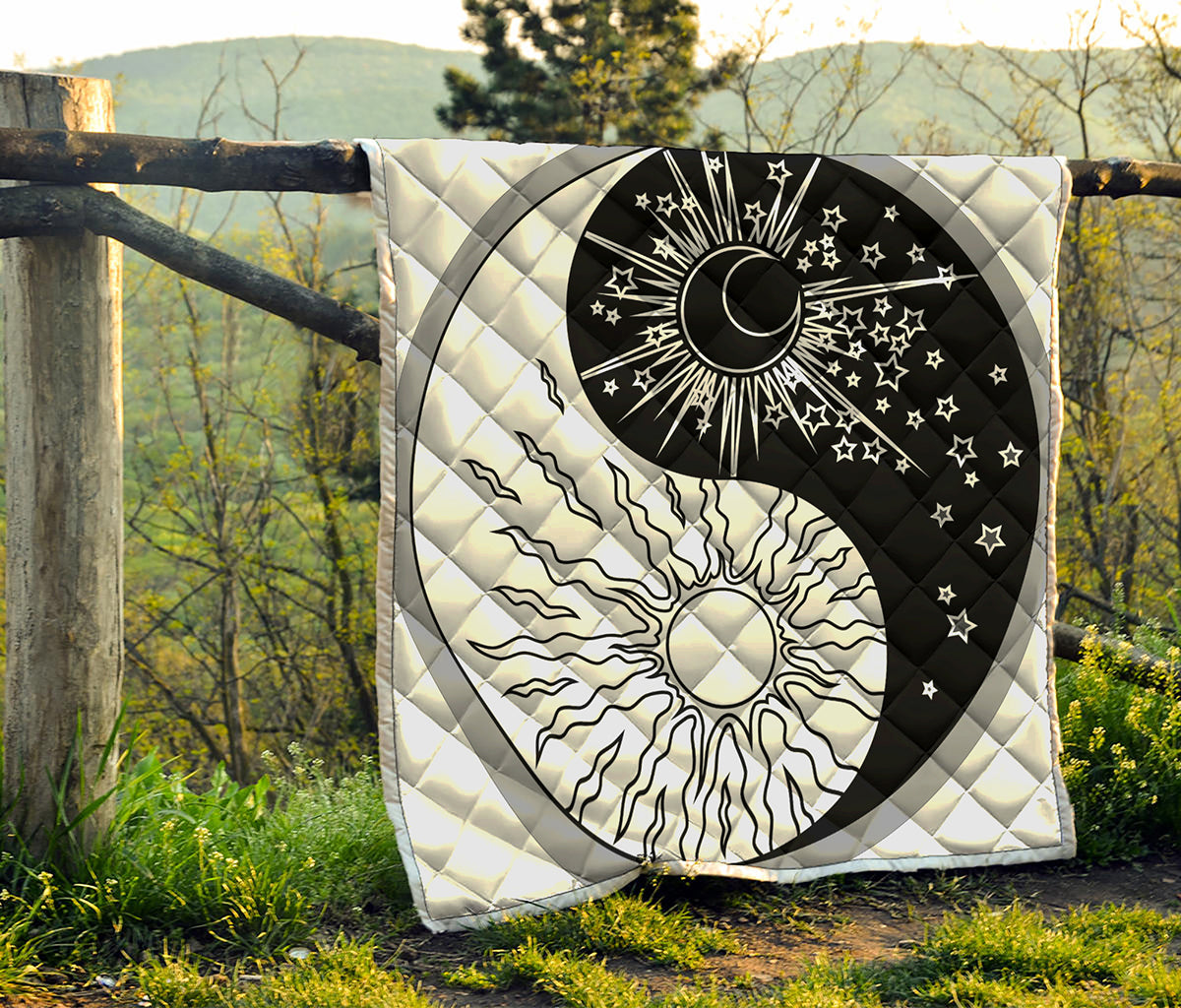 Sun And Moon Yin Yang Print Quilt