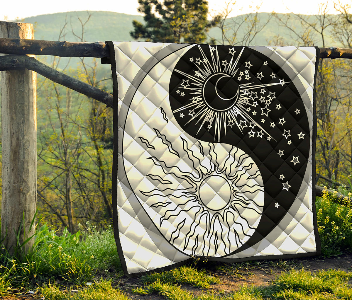 Sun And Moon Yin Yang Print Quilt