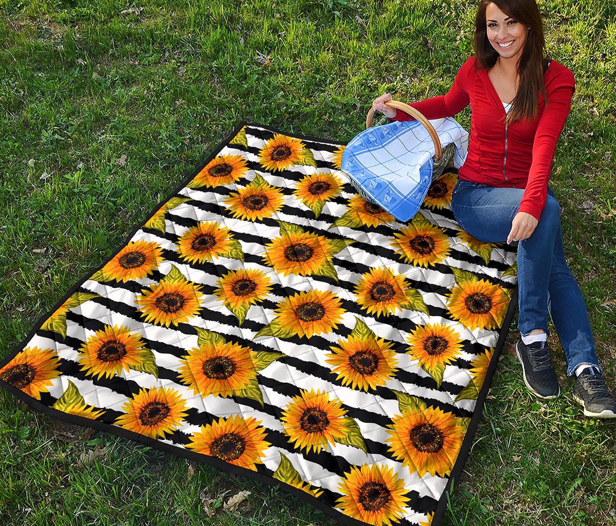 Sunflower Striped Pattern Print Quilt