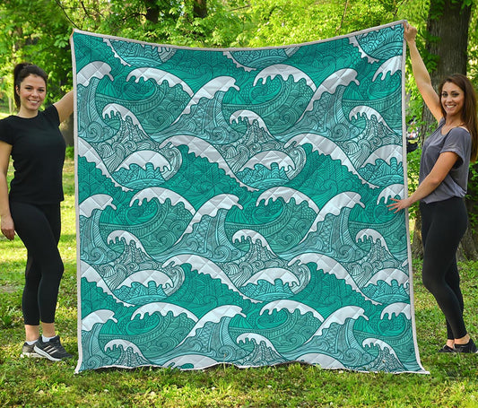 Surfing Wave Pattern Print Quilt