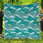 Surfing Wave Pattern Print Quilt