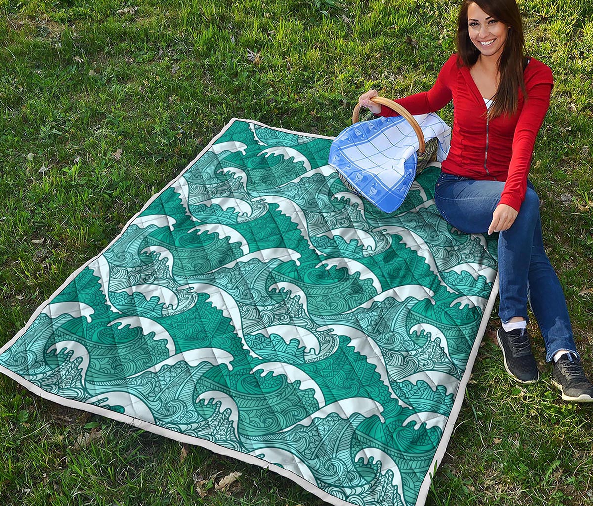 Surfing Wave Pattern Print Quilt