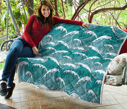 Surfing Wave Pattern Print Quilt