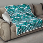 Surfing Wave Pattern Print Quilt