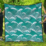Surfing Wave Pattern Print Quilt