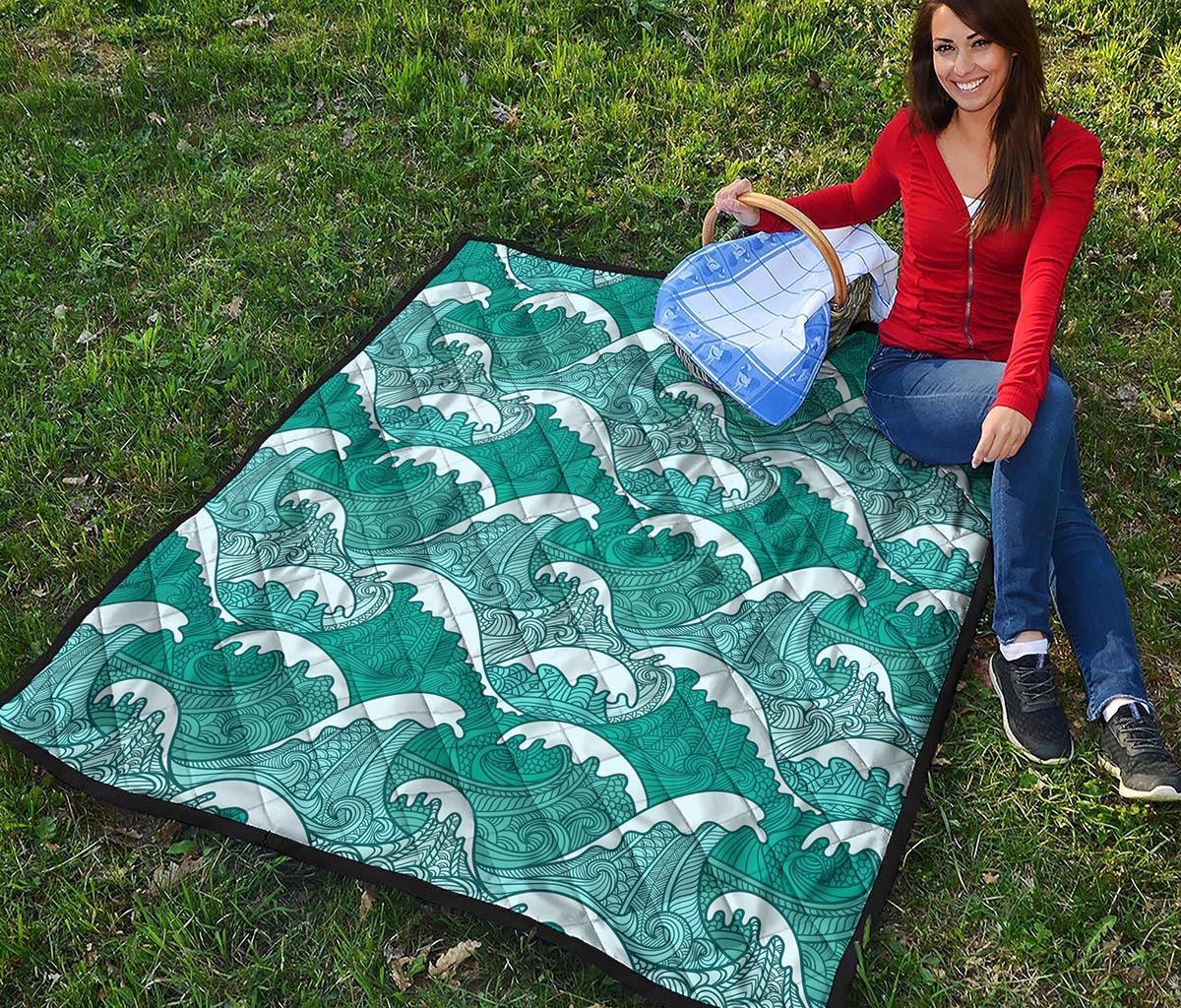 Surfing Wave Pattern Print Quilt