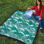Surfing Wave Pattern Print Quilt