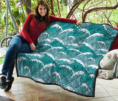 Surfing Wave Pattern Print Quilt