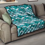 Surfing Wave Pattern Print Quilt