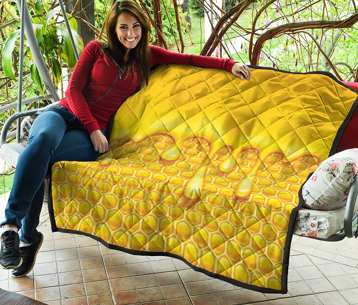 Sweet Honey Bee Hive Print Quilt