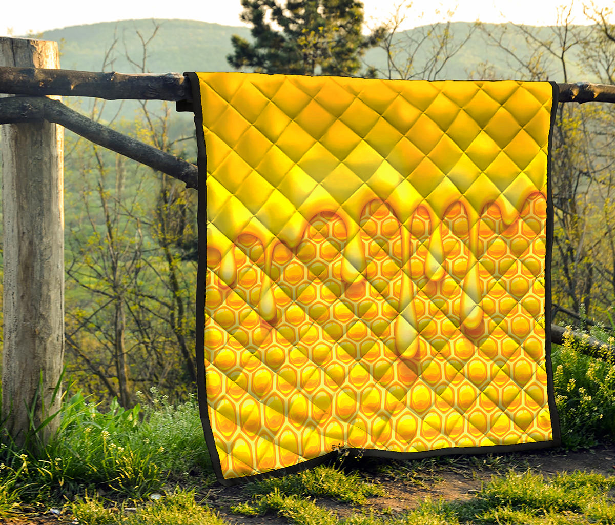 Sweet Honey Bee Hive Print Quilt