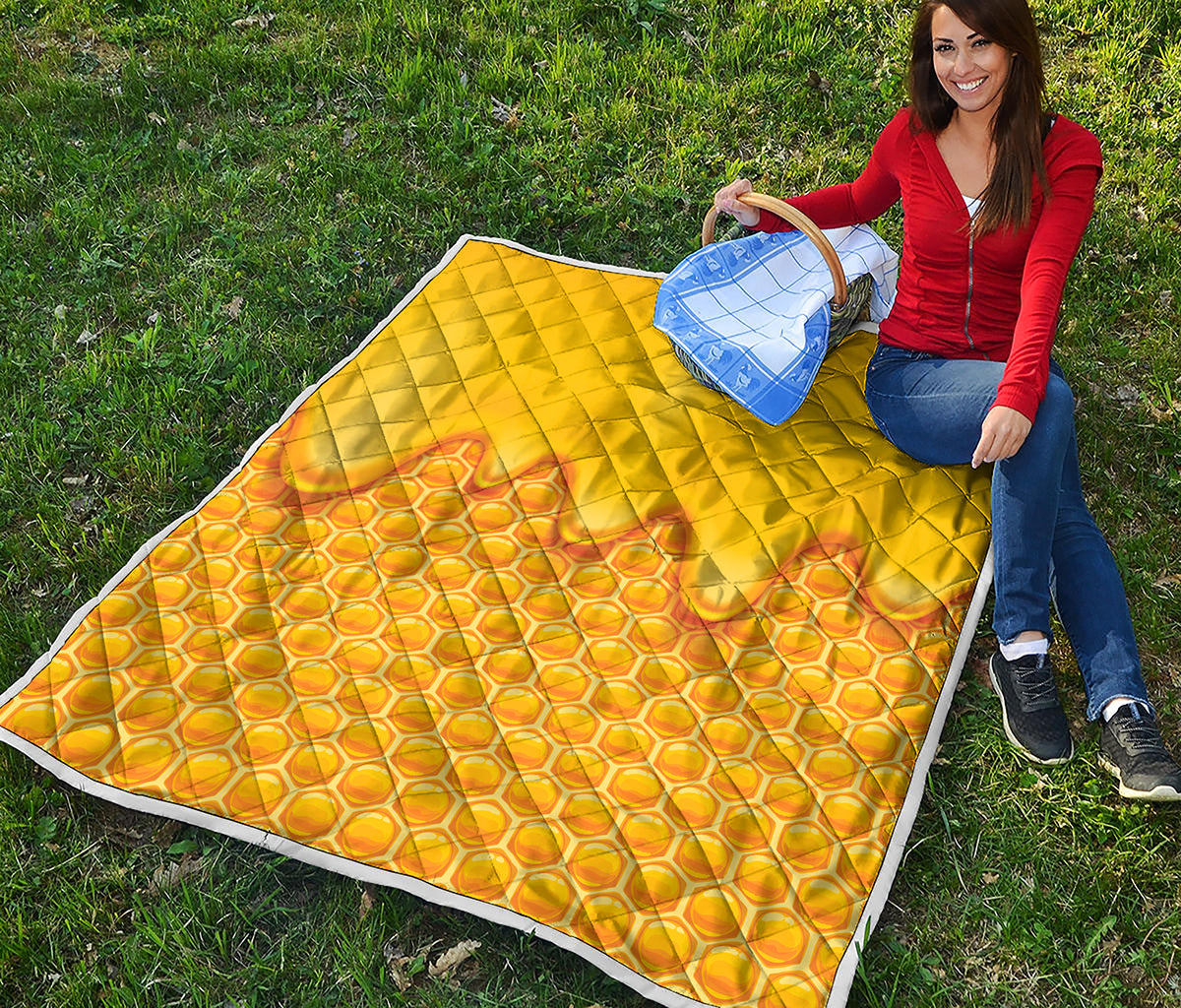 Sweet Honey Honeycomb Print Quilt