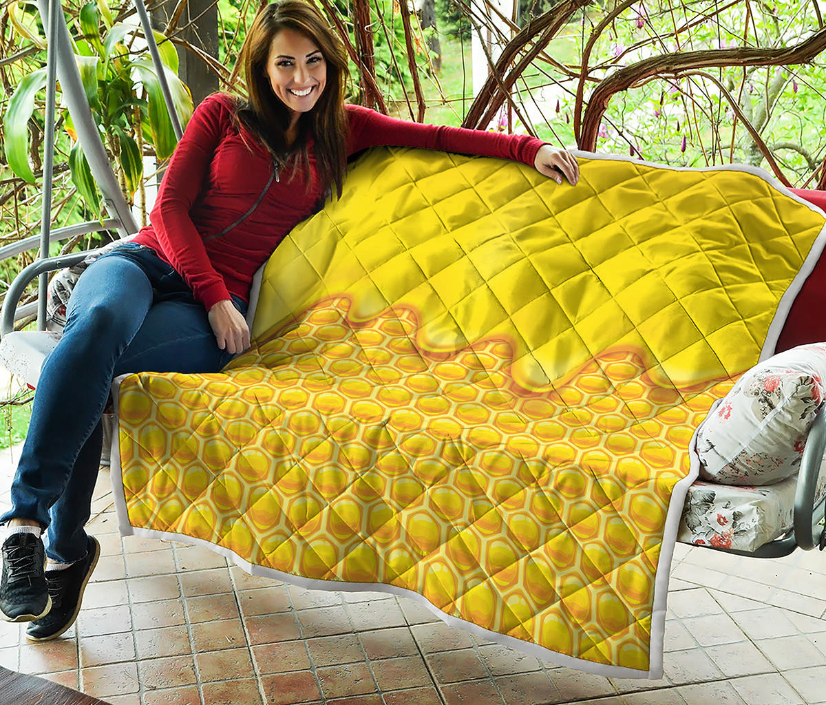Sweet Honey Honeycomb Print Quilt