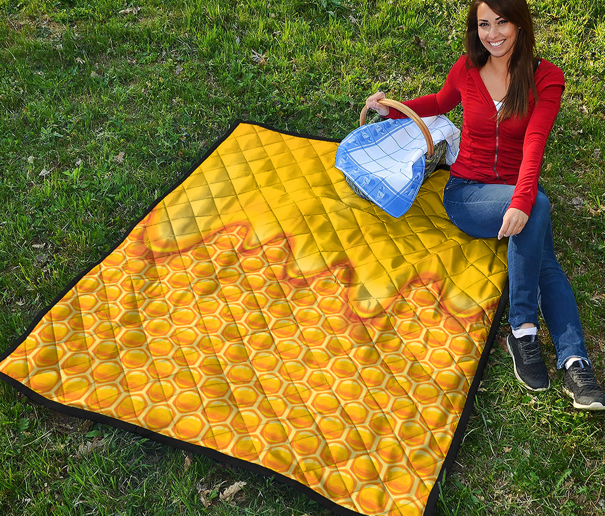 Sweet Honey Honeycomb Print Quilt