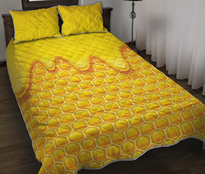 Sweet Honey Honeycomb Print Quilt Bed Set