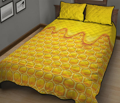 Sweet Honey Honeycomb Print Quilt Bed Set