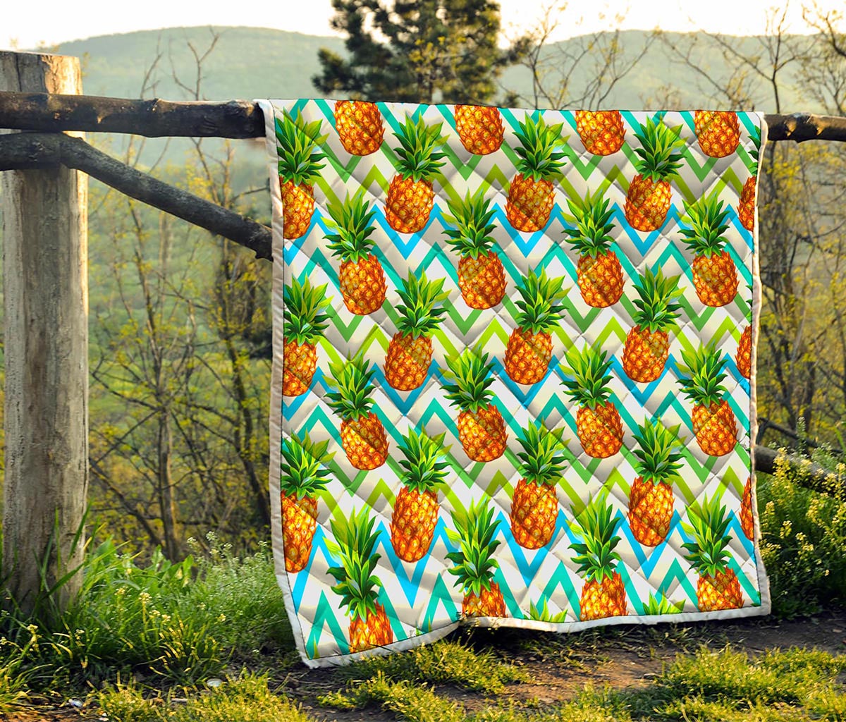 Teal Zig Zag Pineapple Pattern Print Quilt
