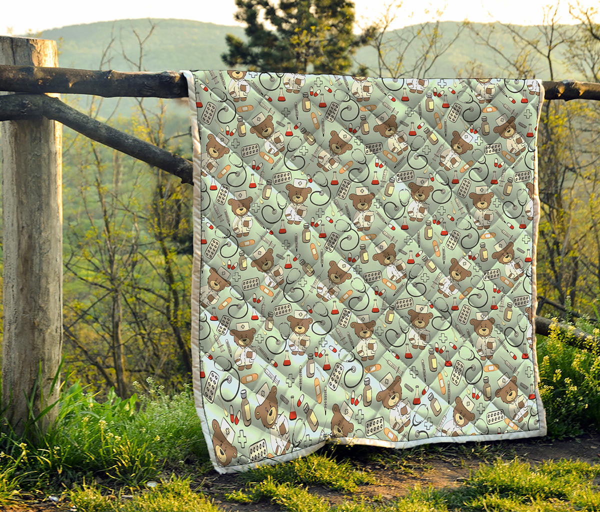 Teddy Bear Doctor Pattern Print Quilt