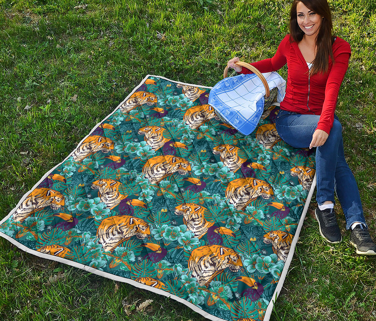 Tiger And Toucan Pattern Print Quilt