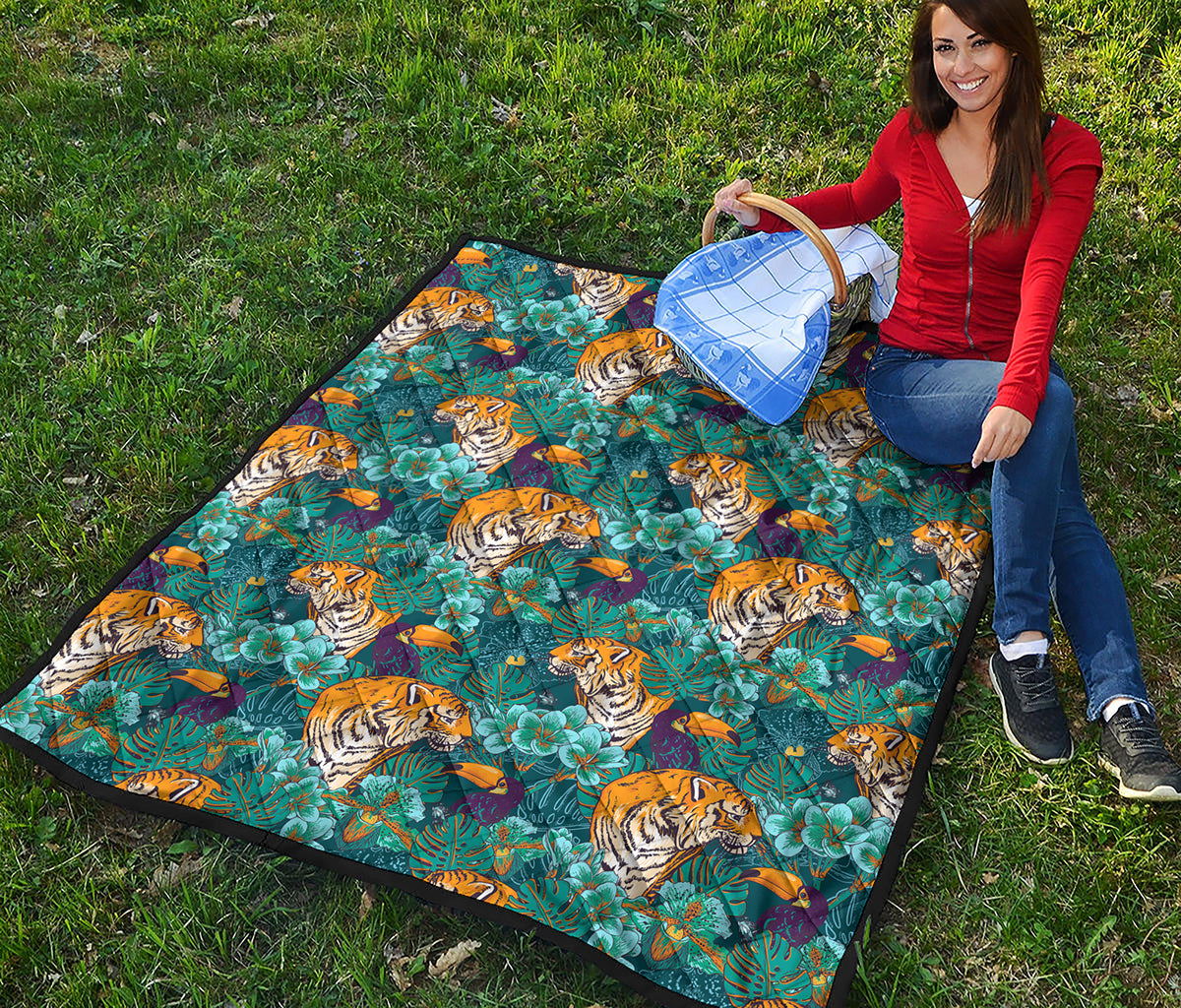 Tiger And Toucan Pattern Print Quilt