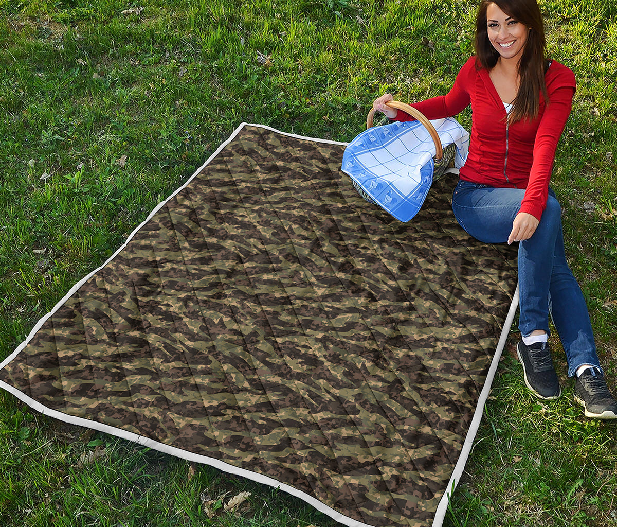 Tiger Stripe Camouflage Pattern Print Quilt