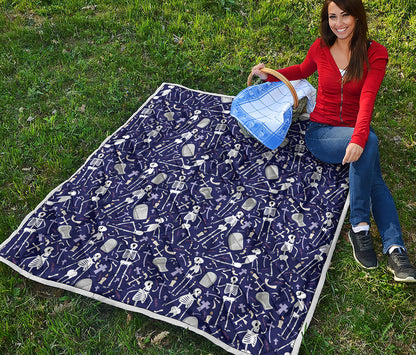 Tomb And Skeleton Pattern Print Quilt