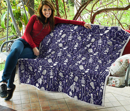 Tomb And Skeleton Pattern Print Quilt